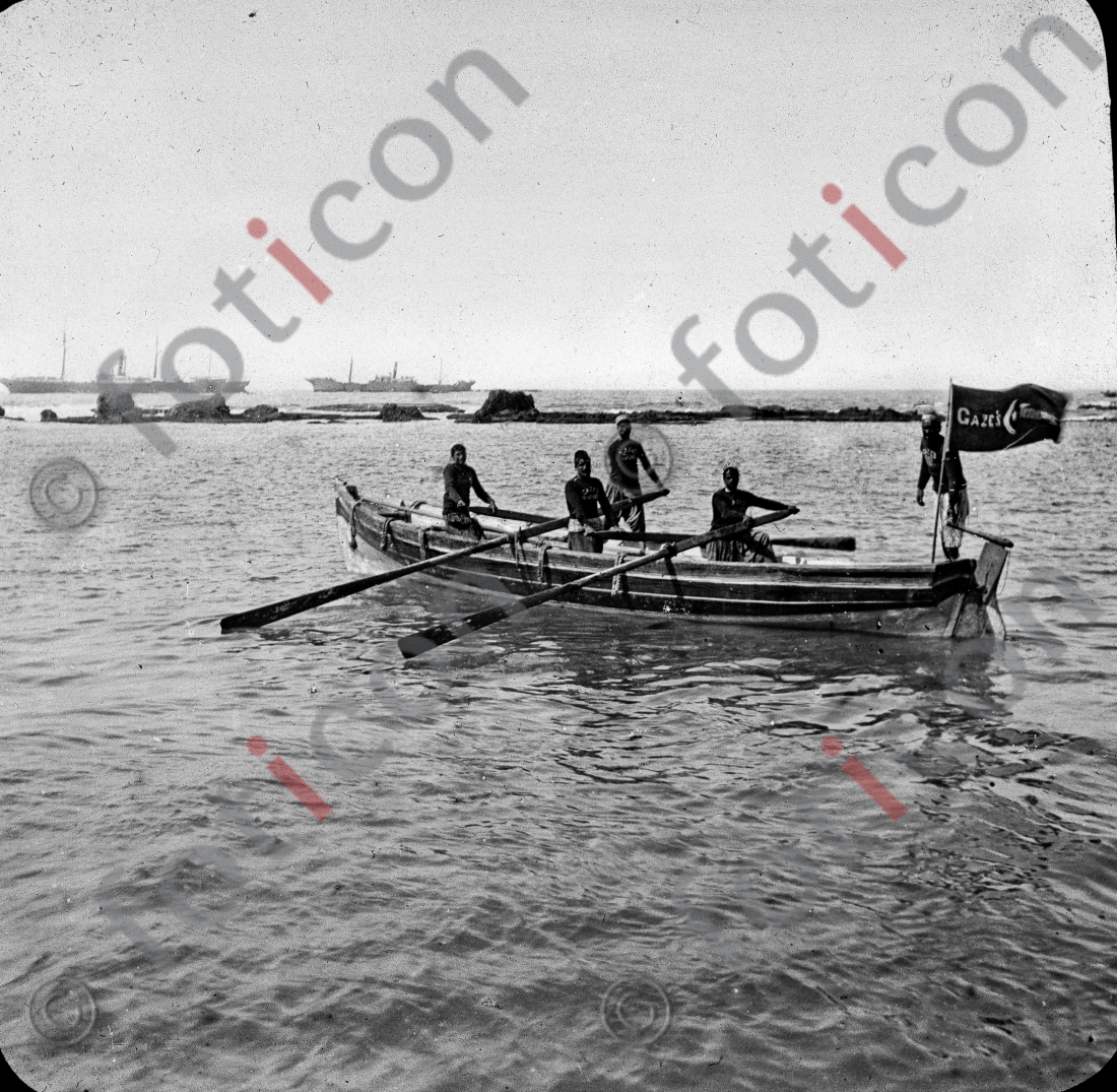 Ein Ruderboot | A rowing boat  - Foto foticon-simon-149a-007-sw.jpg | foticon.de - Bilddatenbank für Motive aus Geschichte und Kultur
